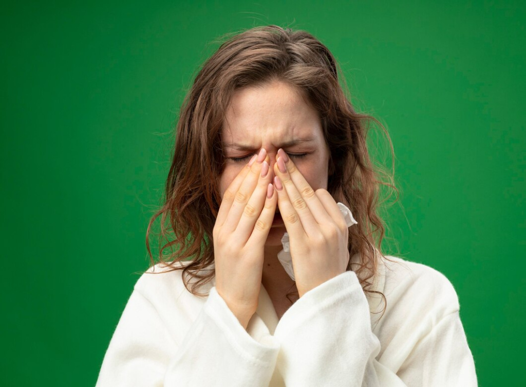 Основная причина медикаментозного ринита — нерациональное использование сосудосуживающих капель и спреев для носа Основная причина медикаментозного ринита — нерациональное использование сосудосуживающих капель и спреев для носа, фото