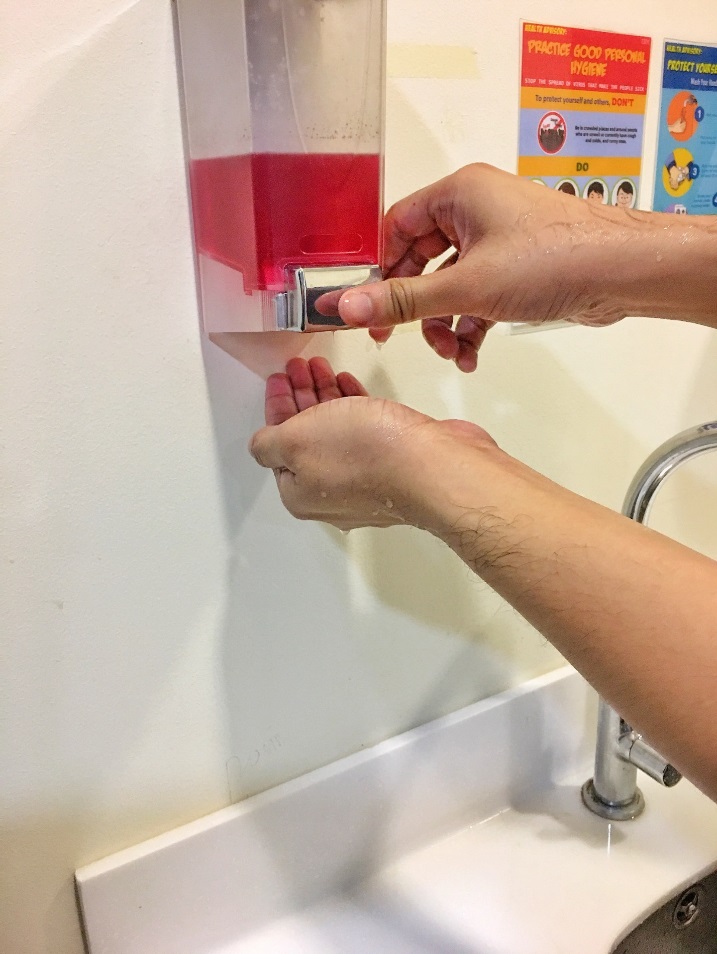 Мытье рук и использование антисептиков — меры профилактики ОРВИ у взрослых и детей